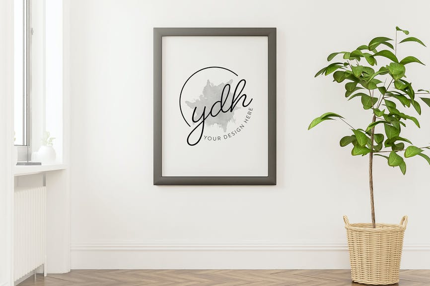 Black Poster Frame Mockup 3FNYVE8