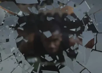 Videohive - Shattered Glass Transitions